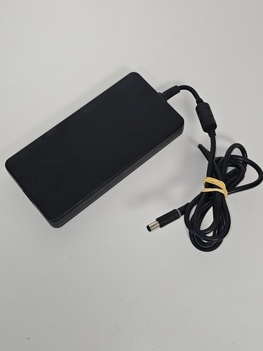 Dell GA240PE1-00 240W Netzteil Ladegerät Original Laptop