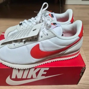 Nike Cortez White/Red Sneakers