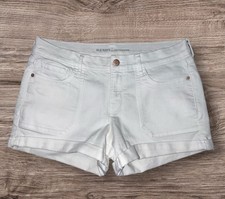 Old Navy Women  s White Boyfriend Denim Jean Cuffed Shorts Size 6