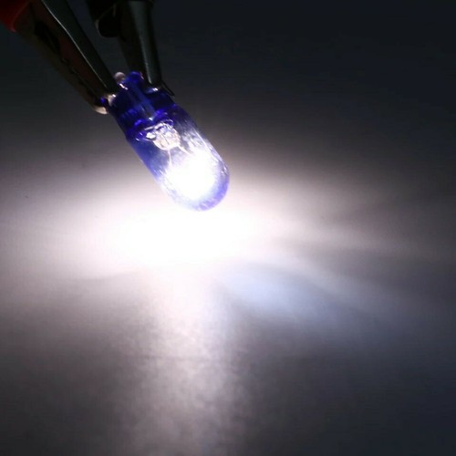 Una Lampadina alogena T10 w5w luce bianca no errore targa posizione auto moto - Foto 2 di 11