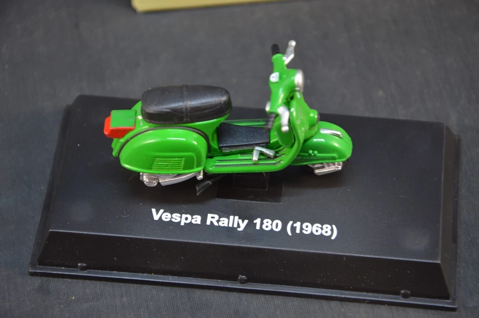 VESPA RALLY 180 (1968) SCALA 1/32 NEW RAY DIE CAST MODEL VESPA PIAGGIO - Immagine 2 di 3
