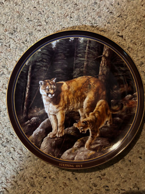 Islandia International ''Stepping Out'' Mr. Lion With Cub Cat Plate 8'' Diameter