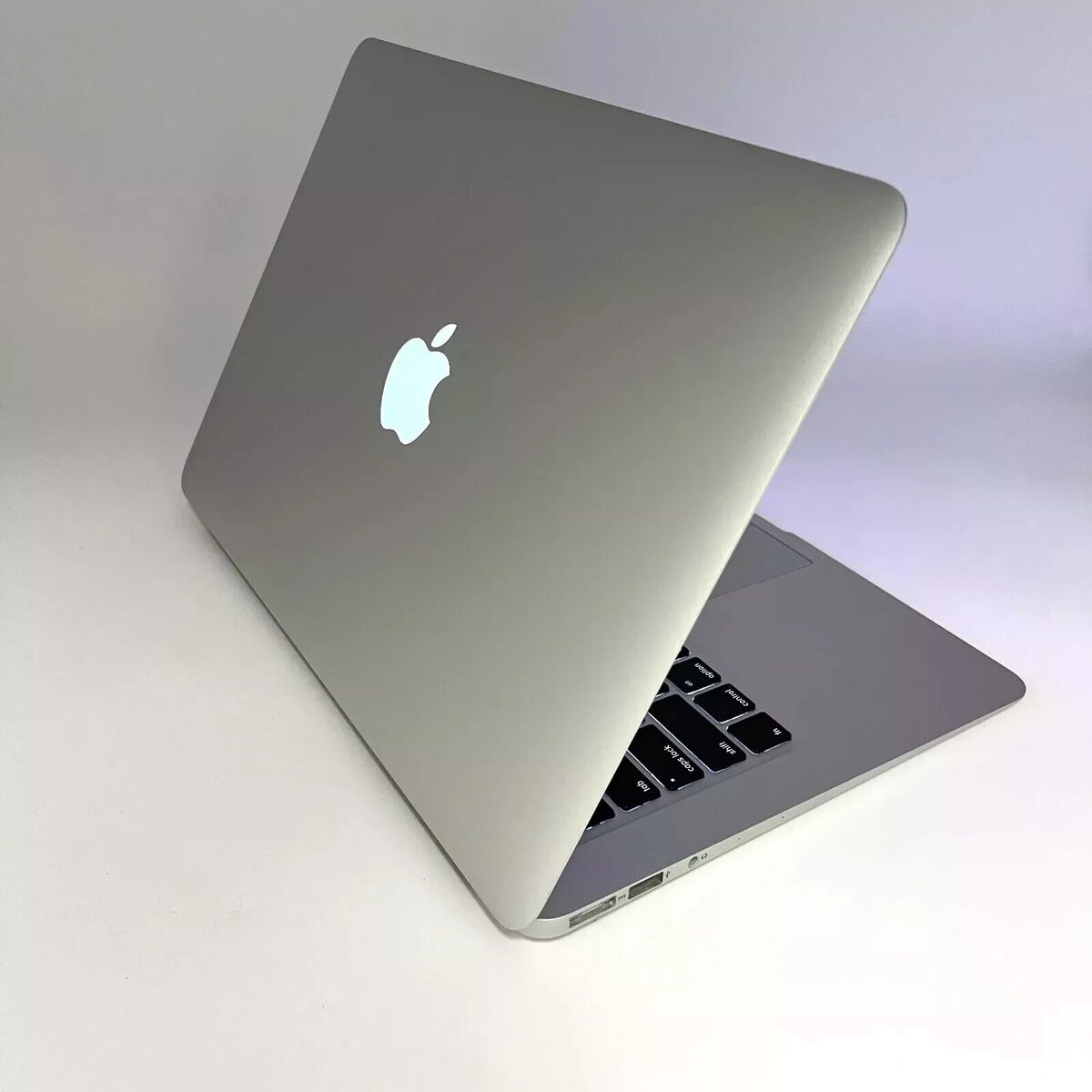 Apple MacBook Air MONTEREY 2.7Ghz i5 TURBO / 256GB SSD / 8GB Apple MacBook Air MONTEREY 2.7Ghz i5 TURBO / 256GB SSD / 8GB