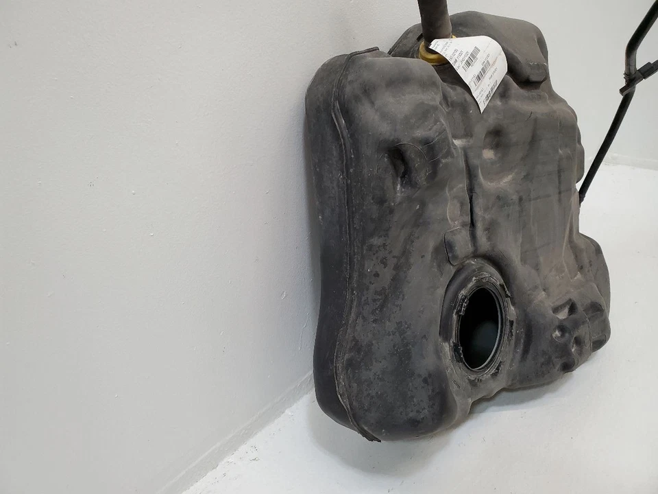 2012-2018 FORD FOCUS Fuel Tank 12 Gallon BV6Z9002E 12-18 — 第 3/4 张图片