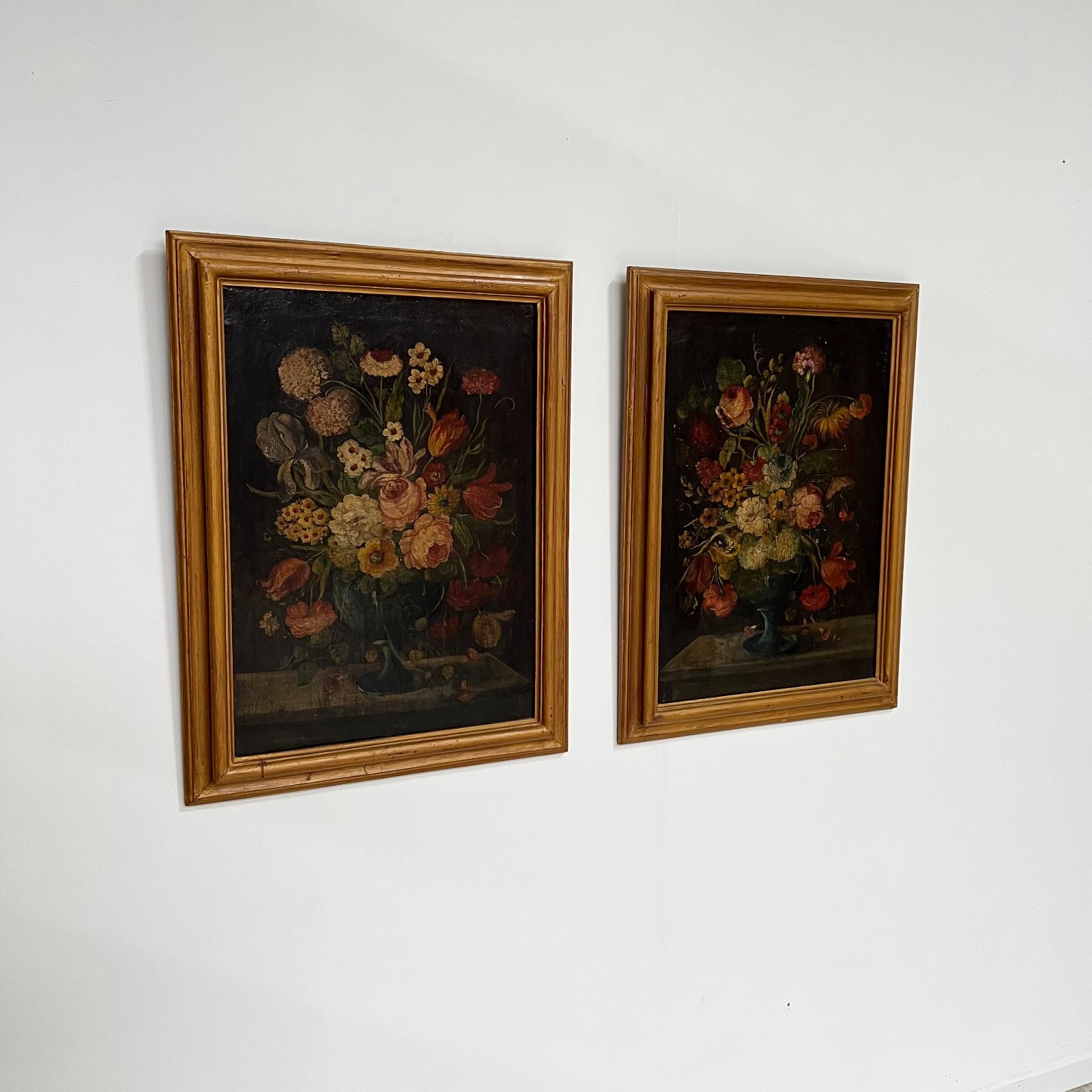 Painting, oil on canvas, pair of large still lifes flowers 18th century
