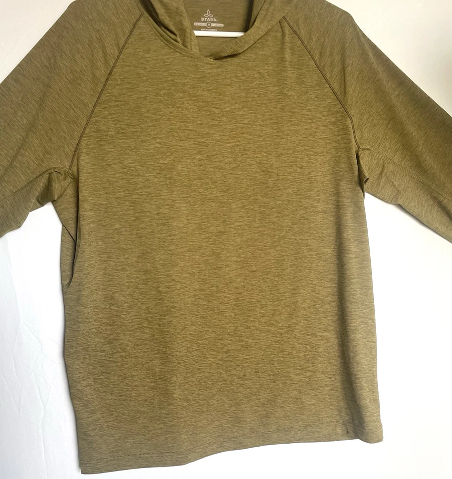 Sudadera con capucha elástica ligera media verde Prana para hombre FPS 50 protección solar Foto 3 de 4