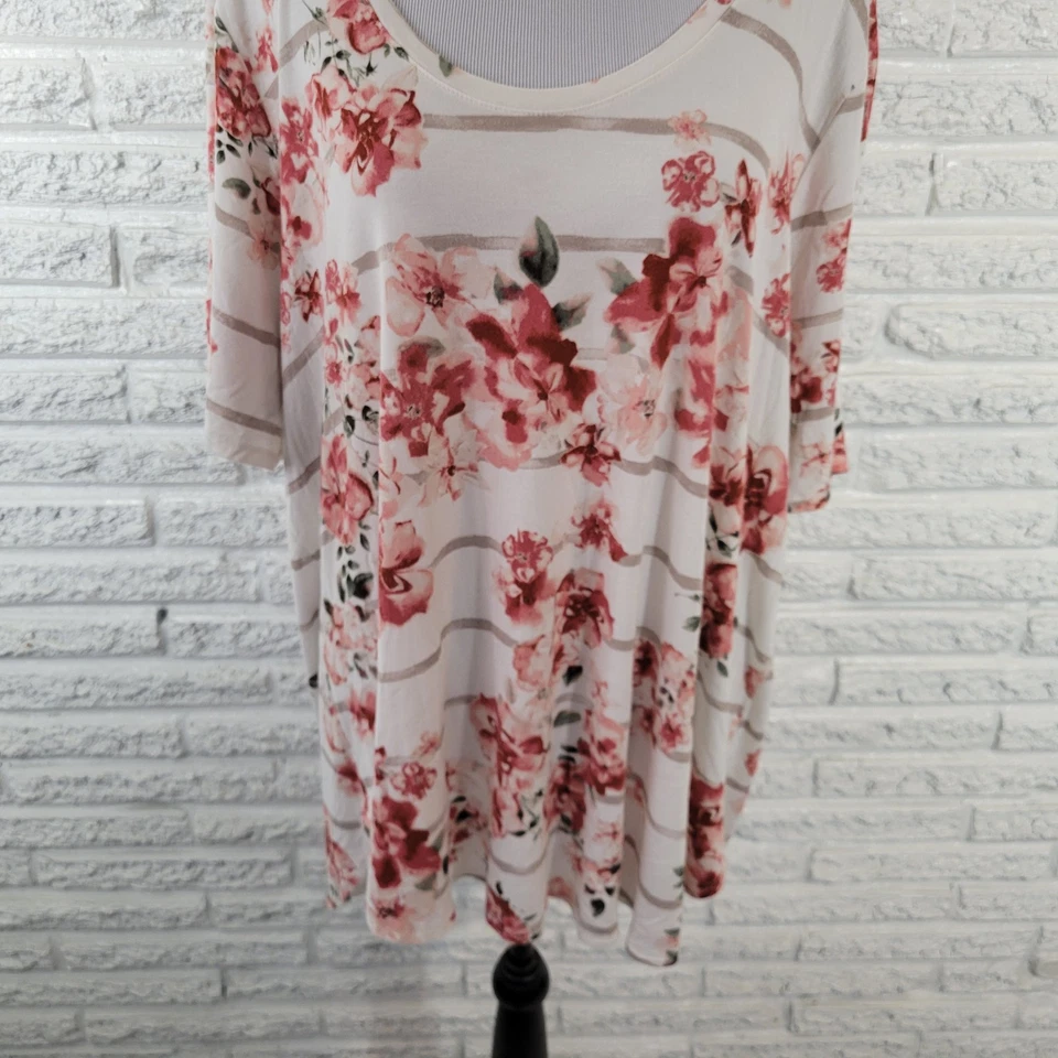 Maurices 24 7 Womens Top 2X Plus Tee Short Sleeve Red Pink Floral Comfy Casual - Image 4 of 4