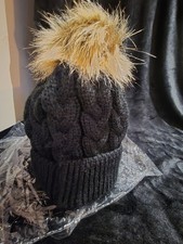 Black Cable Knit Beanie with Faux Fur Pom-Pom  Small/M Girls  Women NEW