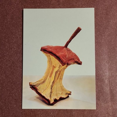 Kunstpostkarte: Geometrischer Apfelkern von Claes Oldenburg, unbespielt. Hayward. 