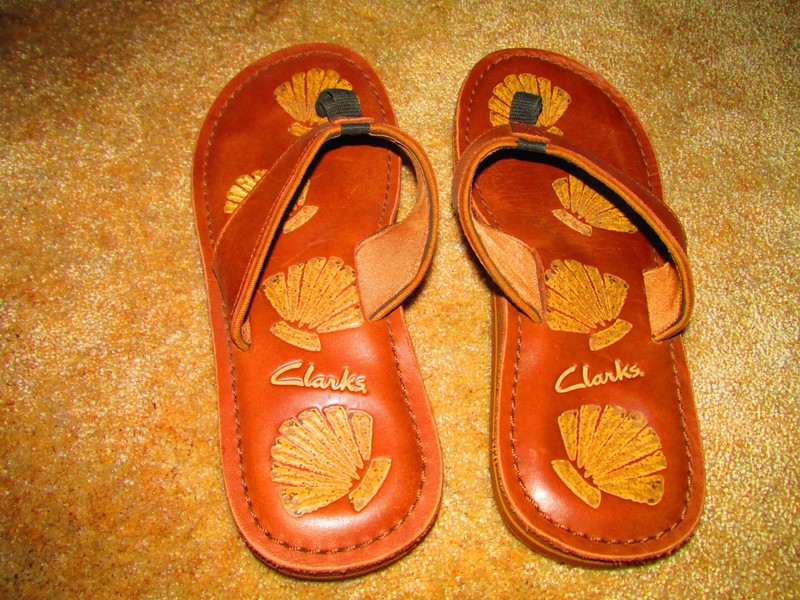 Clarks Women's Leather Seashell Flip Flops Size 6