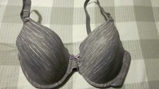 NEW MAiDENFORM LADIES GREY -SILVER STRIPPED UNDERWIRE, PADDED BRA SIZE40DD