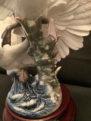 Lladró “Swan Taking Flight” #5912 | eBay