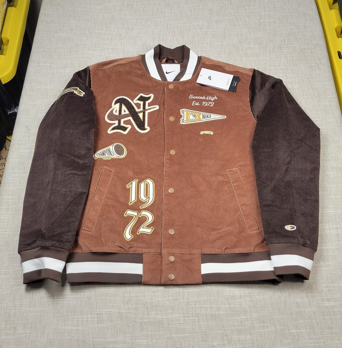 NIKE Varsity Bomber Jacket XL Mens Brown Black White NIKE Varsity Bomber Jacket XL Mens Brown Black White