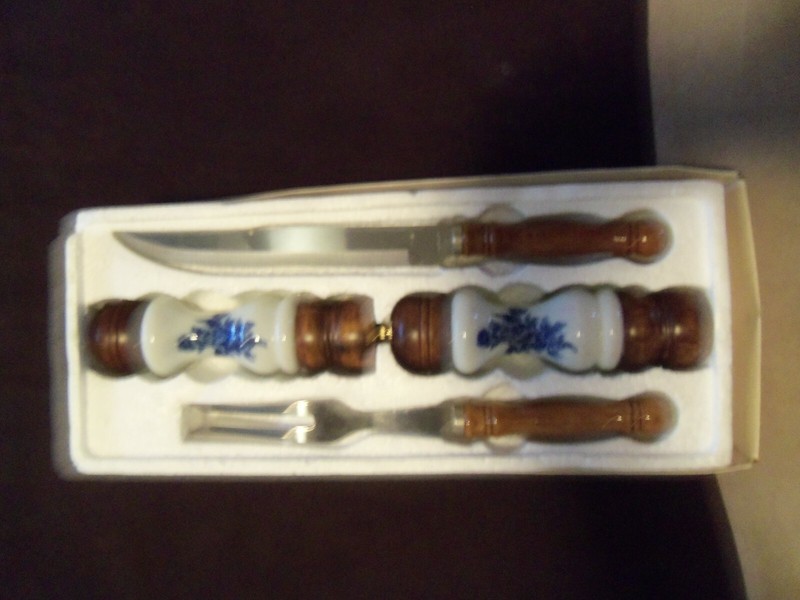 CARVING KNIFE & FORK SALT & PEPPER SET