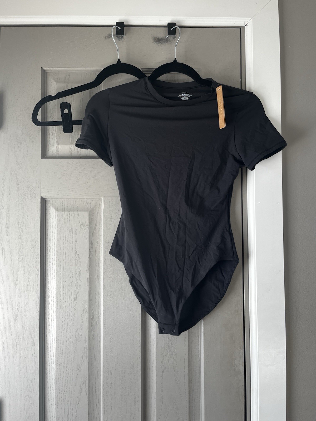 Skims fits everybody Tshirt bodysuit. New with tags.size M