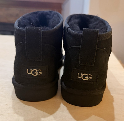 UGG Classic Ultra Mini Boots Women s Size 8 Black New Without Box Sheepskin
