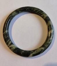 Massiver Armreif aus echtem Edelserpentin, Handarbeit, Unikat