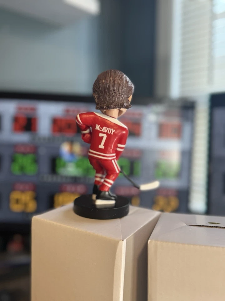 Charlie McAvoy Boston University Bobblehead Edición Limitada 2.500 Foto 2 de 4