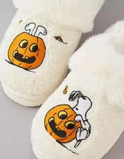A E  Snoopy Pumpkin Scuff Slippers White Cozy Plush Furry Size 8 bonus pin