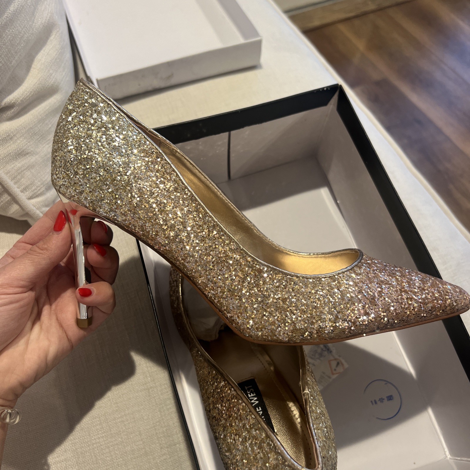 Nine West Ezra Pointy Toe Pumps Women's 9.5 Gold Sparkle Glitter Stiletto Heels