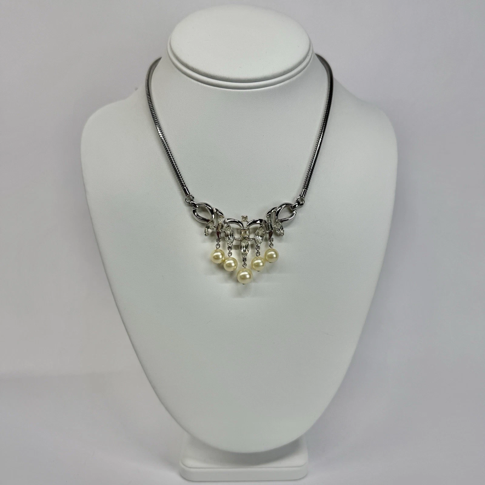 TRIFARI Dangling Faux Pearl Crystal Silver Tone Vintage Necklace Jewelry N549