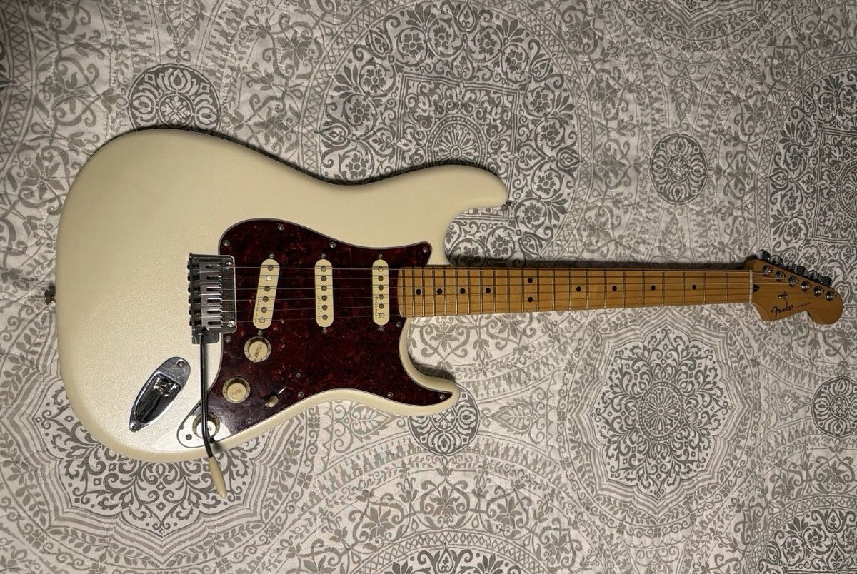 Fender Player Plus Stratocaster Electric Guitar White Right-Handed