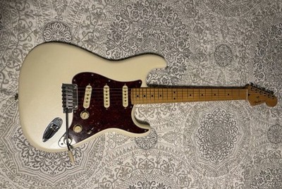 Fender Player Plus Stratocaster Electric Guitar White Right-Handed