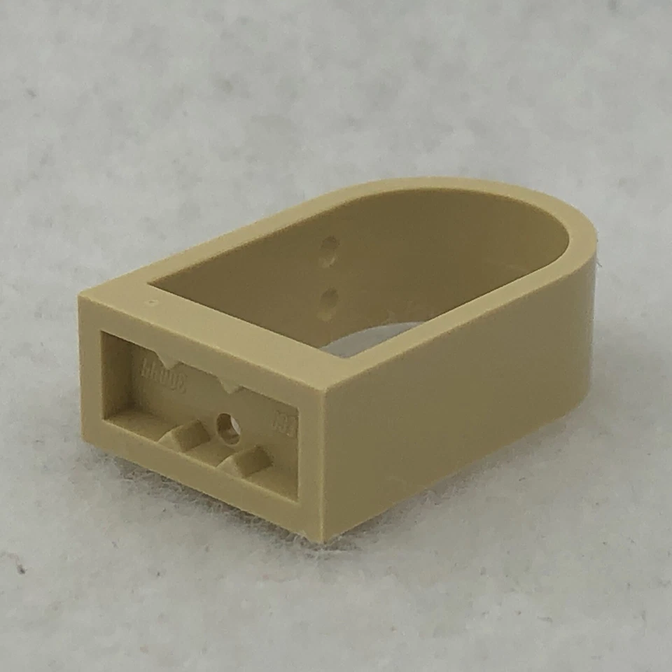 LEGO 30044 Tan Window 1 x 2 x 2 2/3 with Rounded Top (x1) - Image 2 of 3