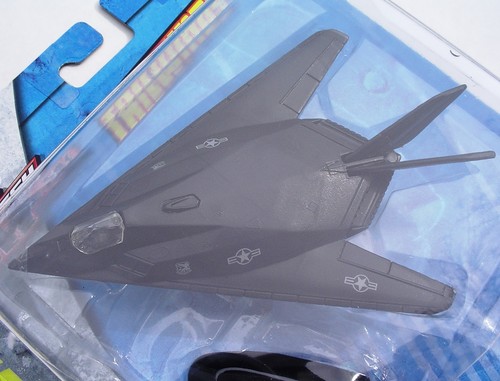 F-117 Nighthawk Stealth. Vientos de cola Maisto 2011 de metal fresco. ¡Nuevo en Blister Pack! - Imagen 2 de 6