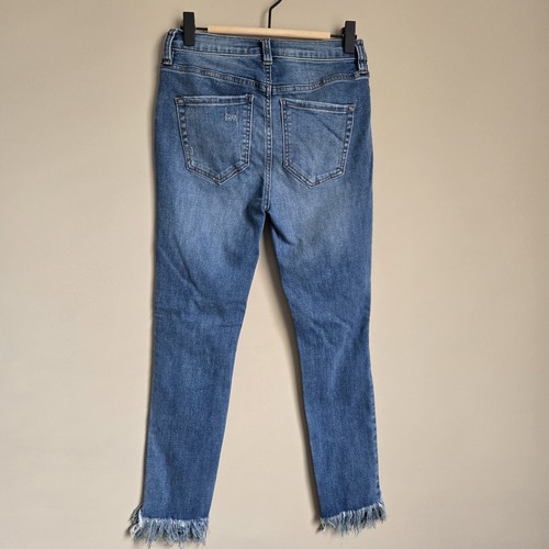 Free People Medium Wash Great Heights Fray Hem Distressed Skinny Jeans Size 26 - Picture 2 of 5