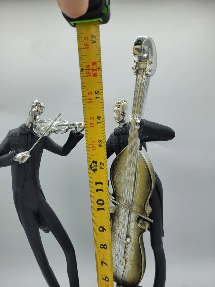 2 городские статуэтки скульптуры музыканты серые серебристые музыкальные инструменты виолончель скрипка  - Изображение 2 из 4