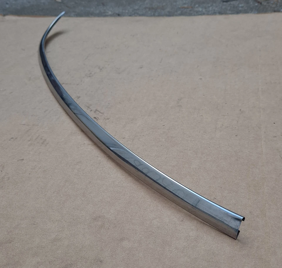 1941 Plymouth Special Deluxe P11 P12 NOS MoPar centro esquerdo vertical moldura de grade - Imagem 3 de 4