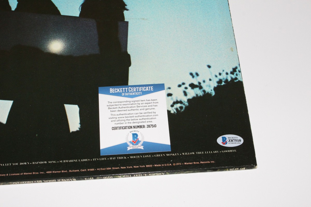 AMERICA (GERRY BECKLEY & DEWEY BUNNELL) BAND SIGNED RECORD ALBUM