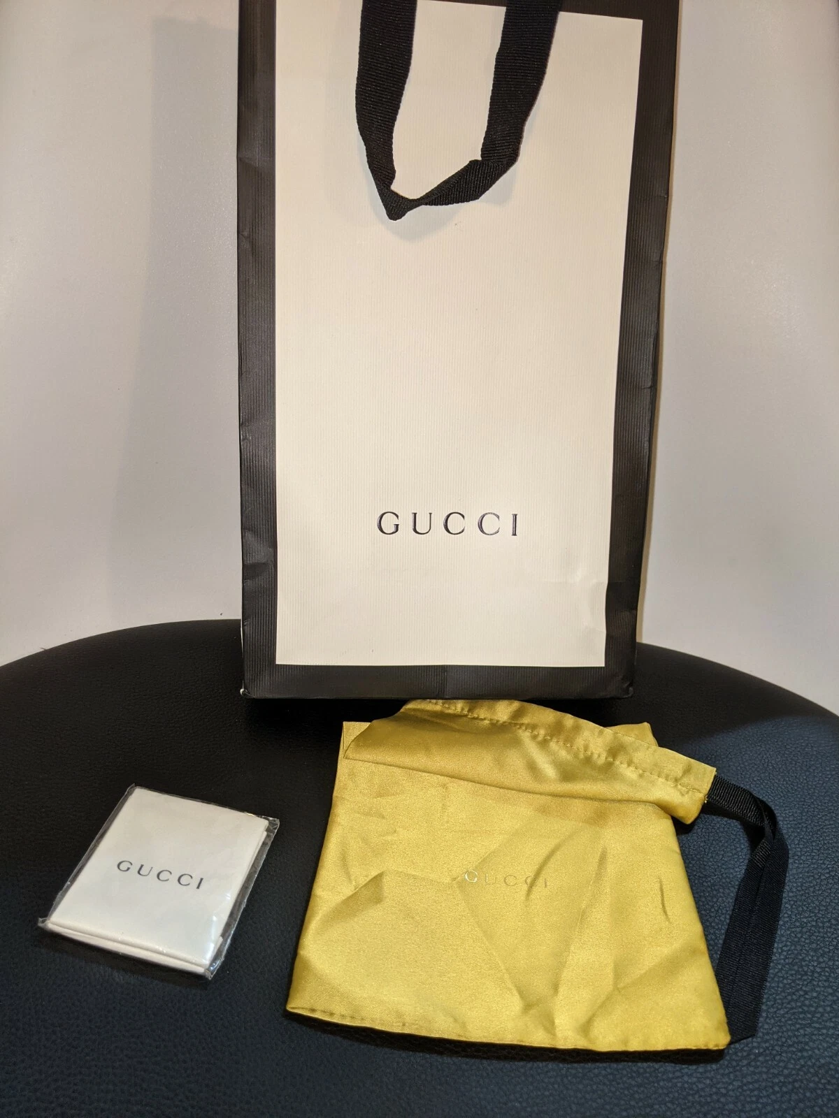 Lunettes de soleil GUCCI sac à poussière poche et tissu   vert 