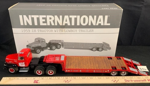 First Gear International 1959 IH O'Neill Bros. Tractor w/ Lowboy Trailer 19-2516 - Picture 2 of 8