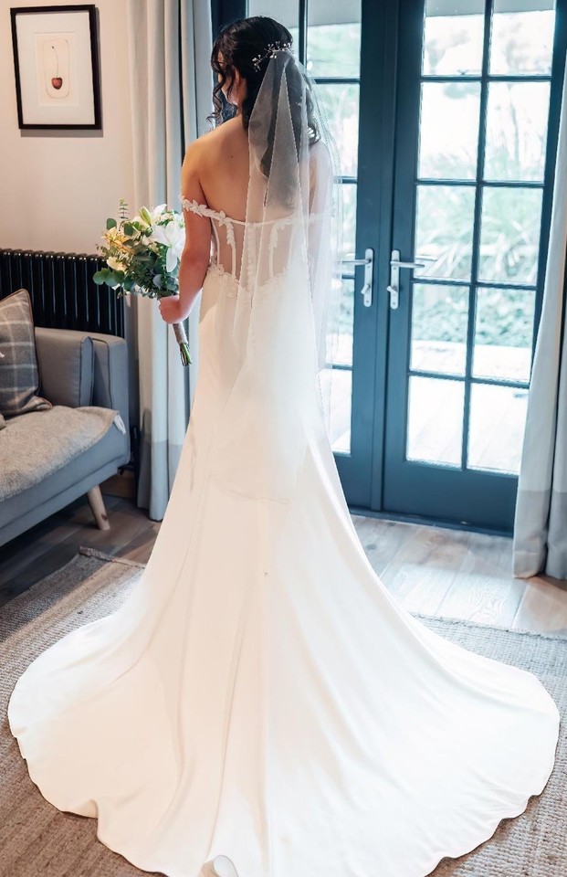Wedding Gown Blauster BA2361-MZ0400 Size 6-8 Ivory - Excellent As New Condition