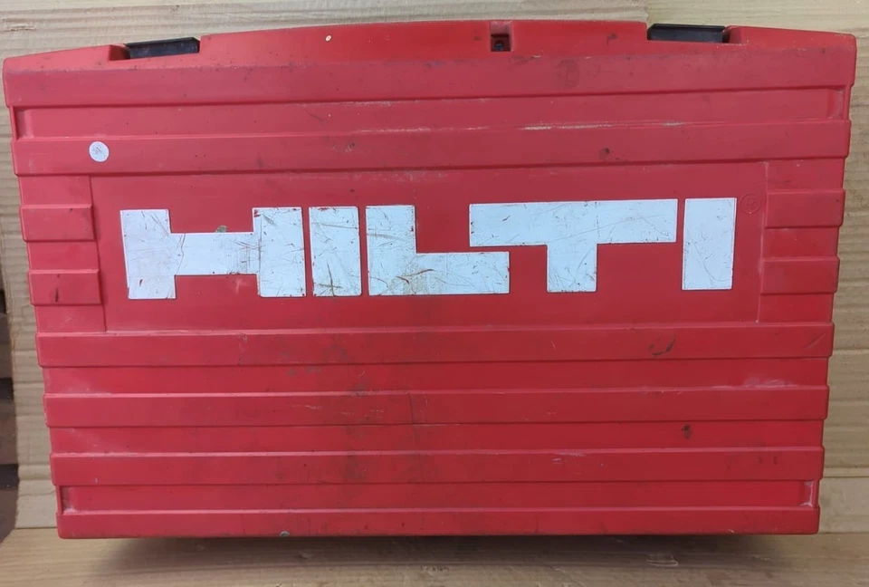 Vends perforateur HILTI TE 5A - les batteries ne prennent plus la charge - Photo 1/4