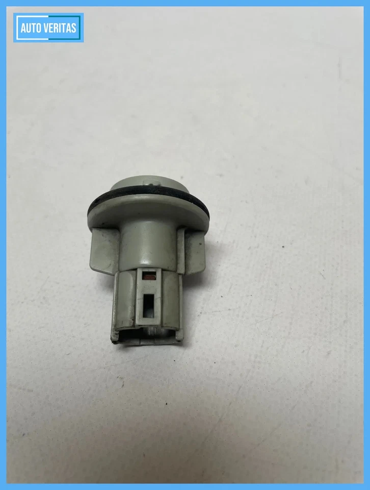 Original Hyundai Lantra II 2 (J-2) Lamp Carrier Right Front 92302-285 - Image 3 of 4