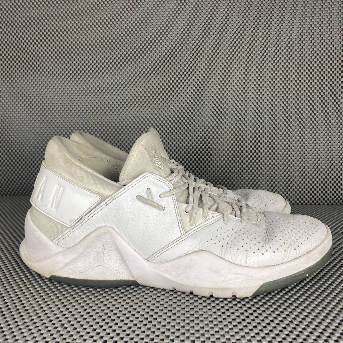 Jordan Flight Sneakers Mens Size 12 White Low Top Lace Up  display picture 1