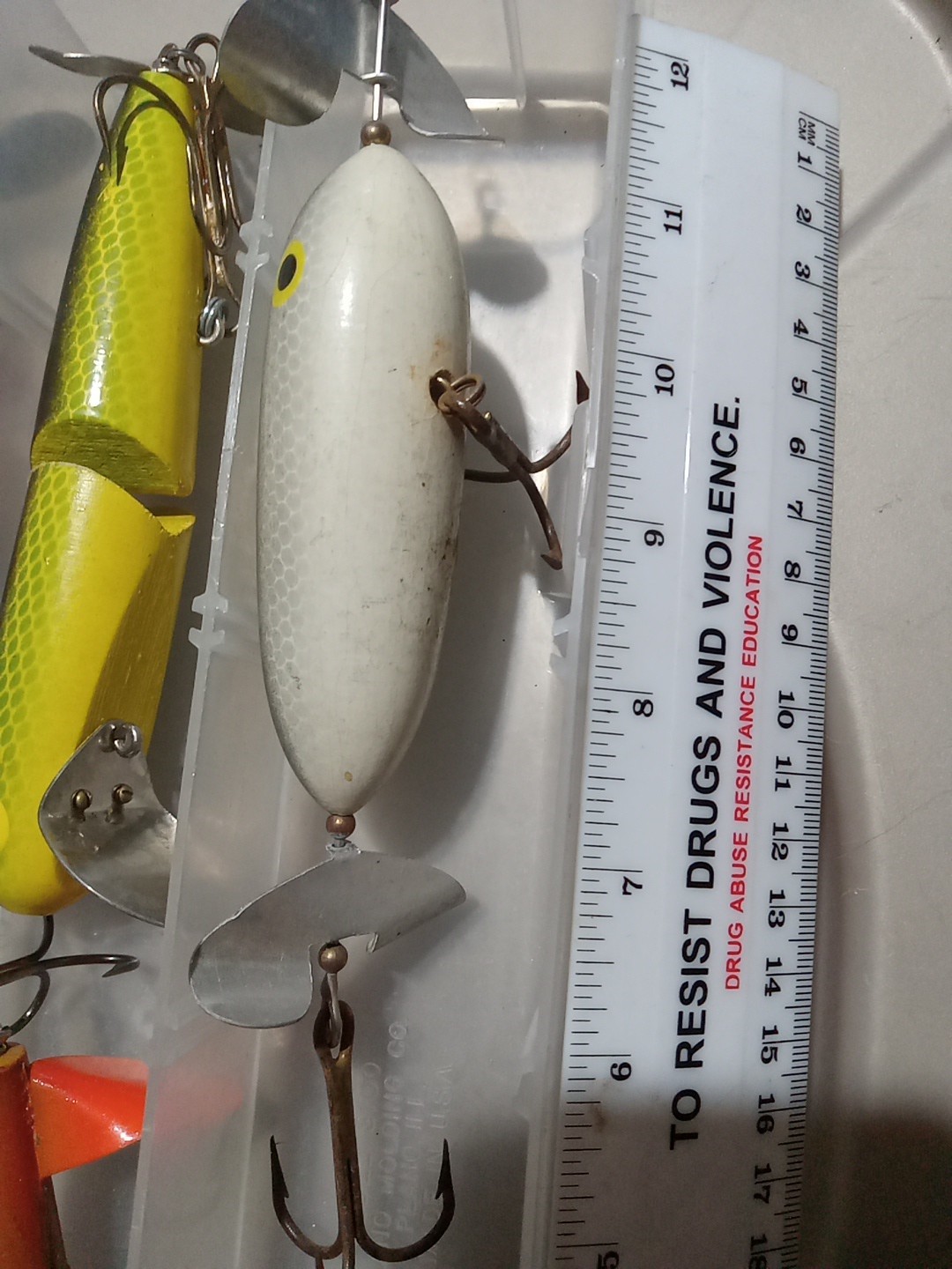 7 Musky Lures In This Flat Box. Large. Great Shape - Image 3