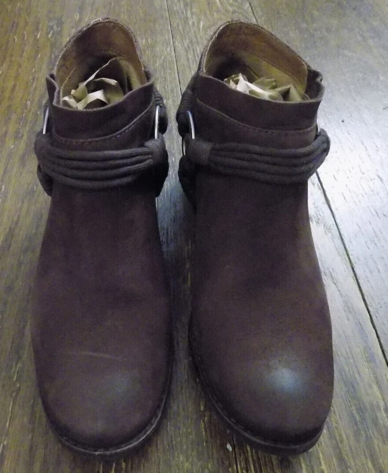 Bernardo Francesca Chocolate Moto Botines Anillo Herrajes Cuero Brasil 6.5 Foto 2 de 4