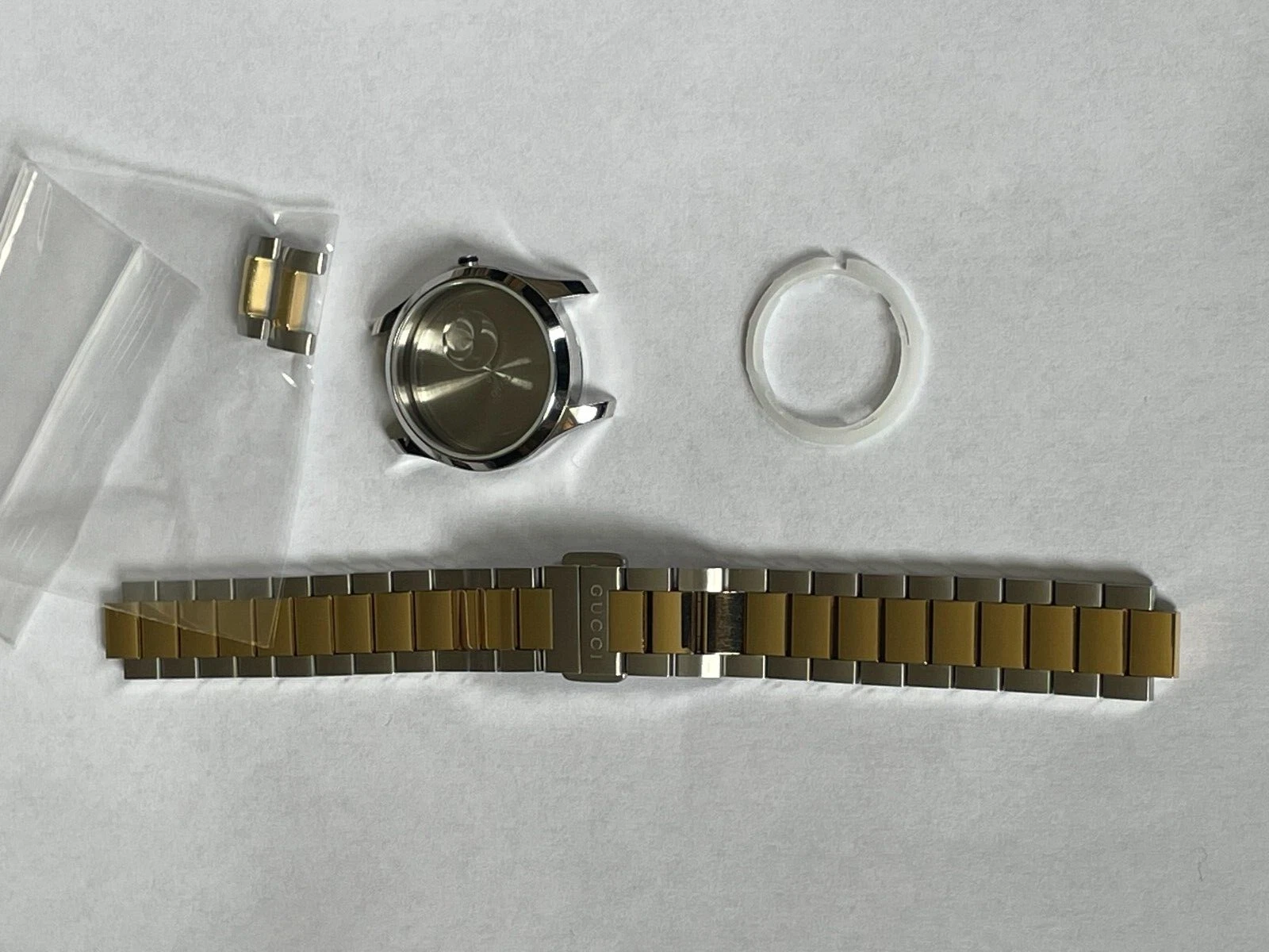 Bracelet et étui pour montre GUCCI bi métal Réf 126,5, neuf (A639)