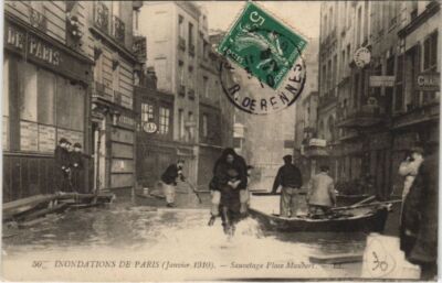 CPA Inondation 1900 PARIS Place Maubert Sauvetage FRANCE (990812)