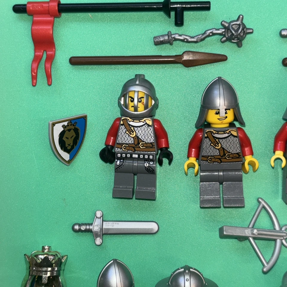 LEGO Castle Knight's Lion King Fantasy Minifigures Lot 10 Parts Queen Horse - Image 4 of 4