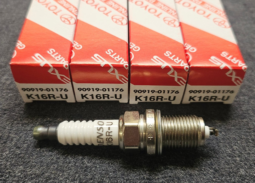 TOYOTA OEM FACTORY SPARK PLUG SET 1995-2000 TACOMA 2.4L  2.7L 90919-01176 x4