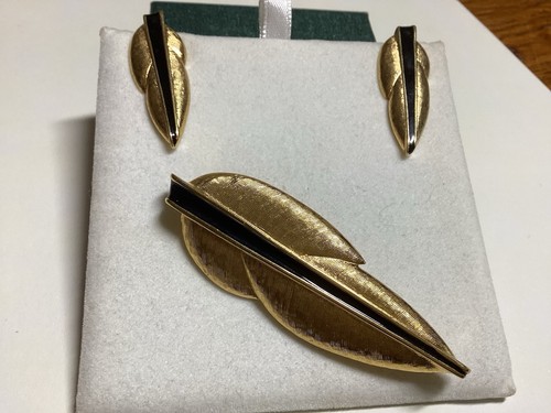 Monet Black Enamel Brushed Gold Tone Pin & pierced Earrings Set Vtg. Free Ship - Picture 6 of 6