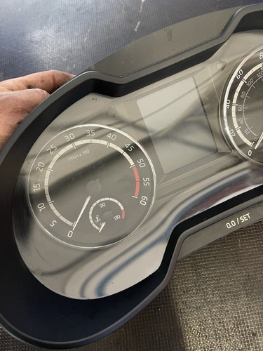 SKODA OCTAVIA Mk3 VRS DIESEL CLOCKS 5E0920947B - Picture 4 of 8