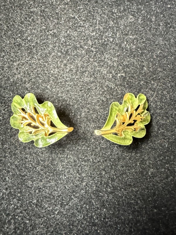 Vintage Sarah Coventry Enchanted Forest Goldtone Green Enamel Clip Earrings