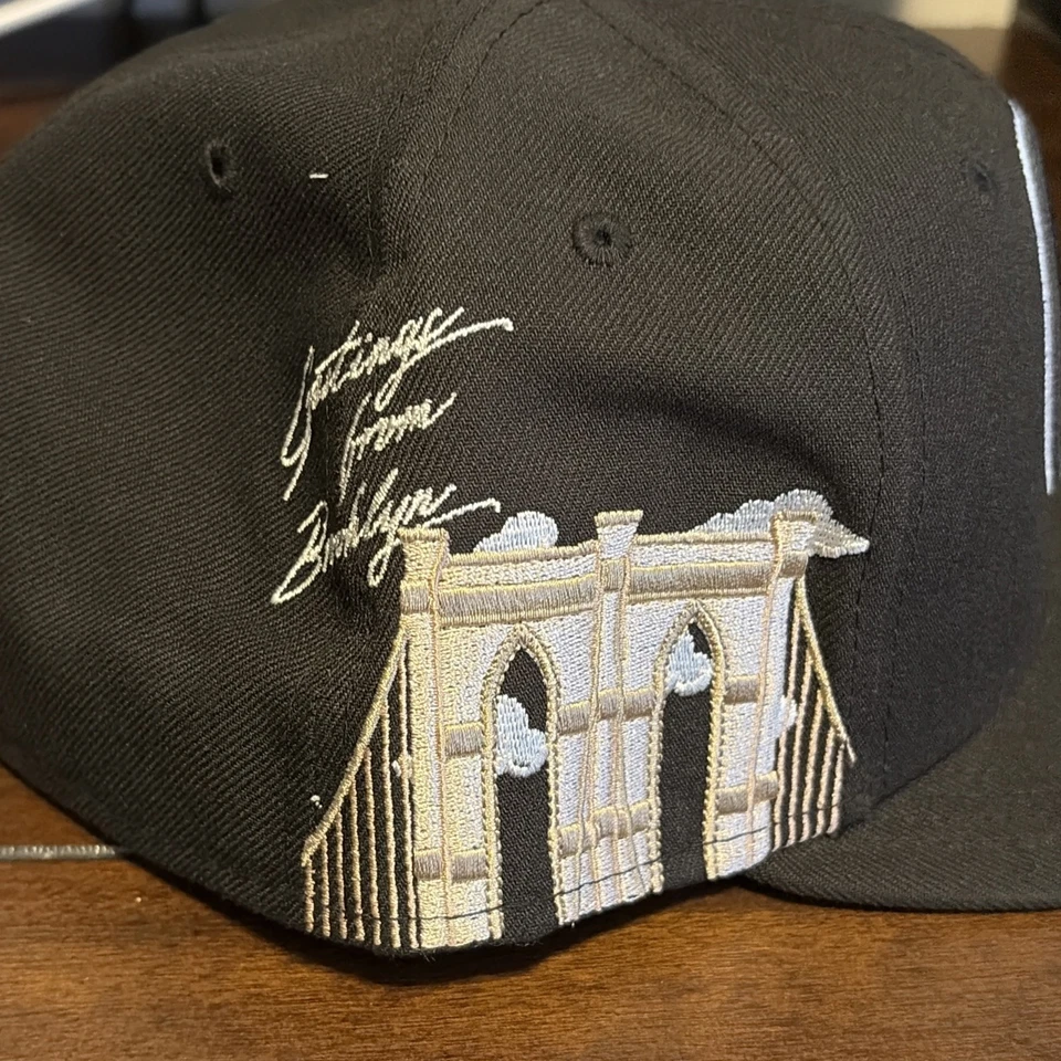 Gorra ajustada Nets New Era Greetings From Brooklyn 59FIFTY talla 7 3/4 nueva con etiquetas Foto 2 de 4