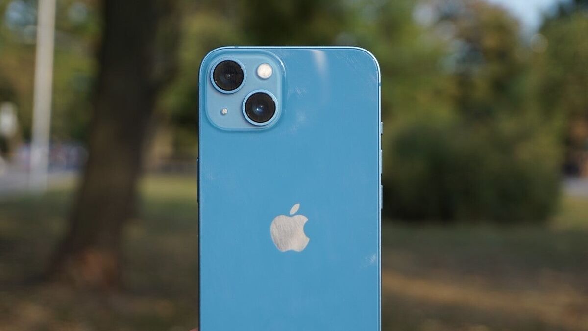 iphone 13, light blue. In brand new condition comes with iphone 13, light blue. In brand new condition comes with